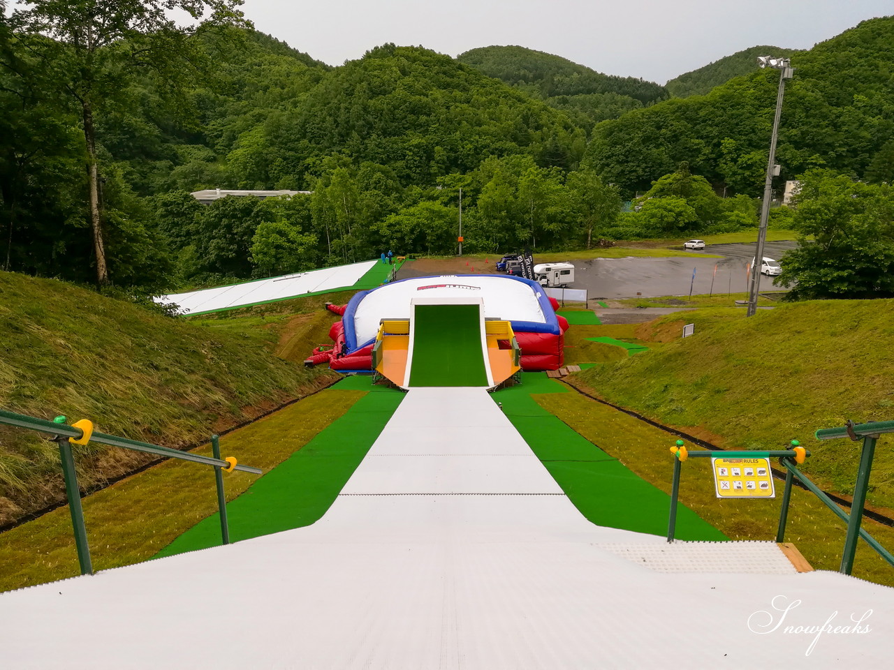 さっぽろばんけいスキー場　北海道に待望のサマーゲレンデが誕生！夏でもスキー＆スノーボードが楽しめるサマーアクティビティパーク『b.SAP』オープン(^^)v